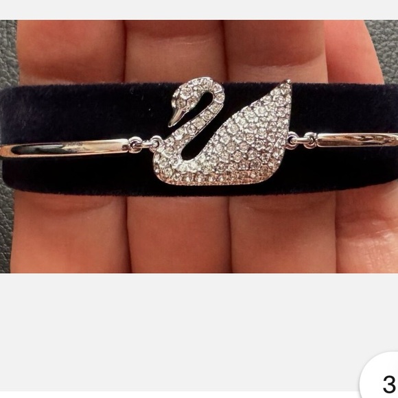 Vintage Swarovski Swan Bracelet with Box - Picture 6 of 10